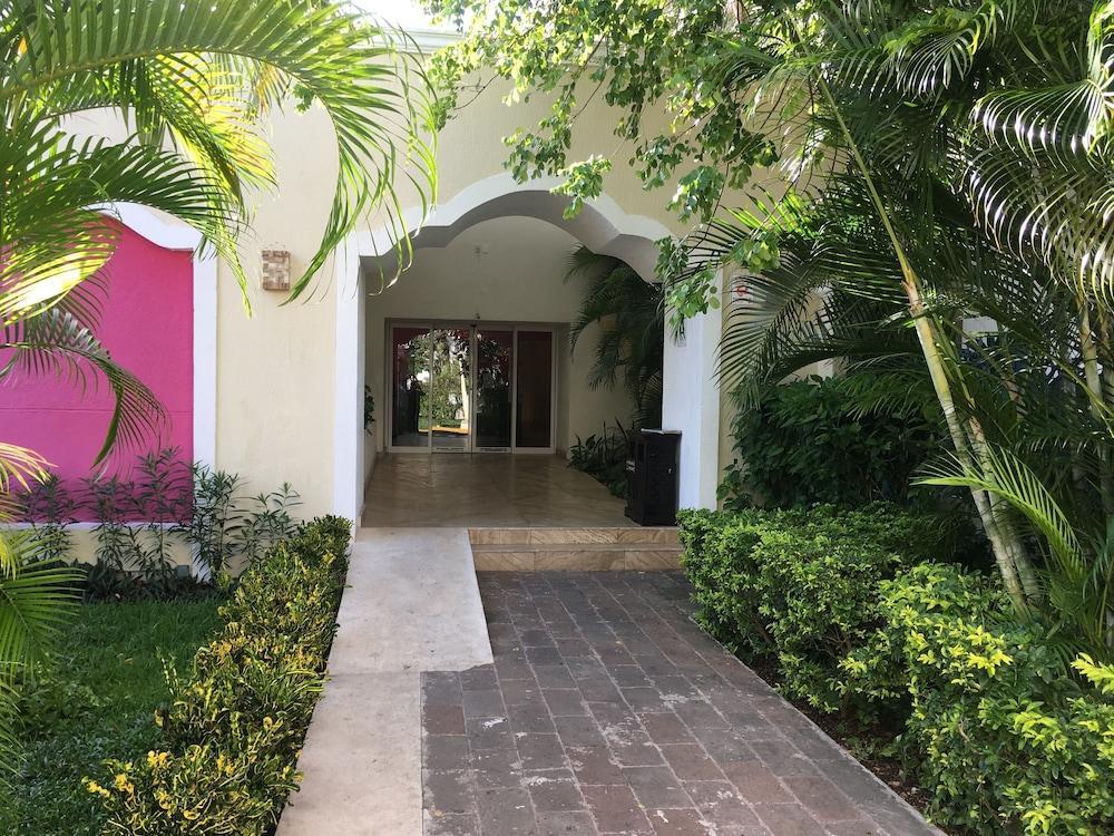 Hotel Margaritas Cancún Exteriör bild
